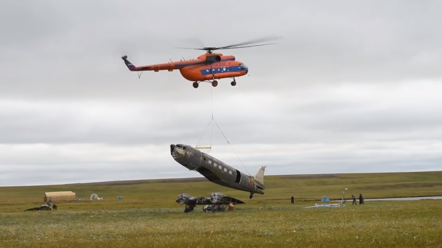 "Вертолеты России" подняли из недр Тундры самолет Второй мировой