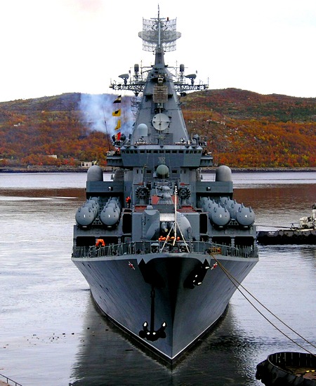 Ракетный крейсер «Маршал Устинов» вышел в море после ремонта