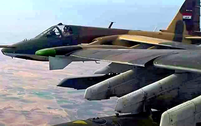 Иракские Су-25 уничтожили крупную колонну боевиков, идущую в Сирию