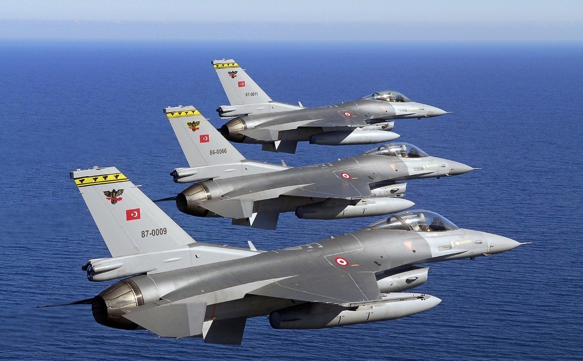 ВВС Турции бьют мимо: судьбу сирийских курдов решат четыре государства