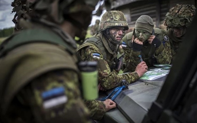 Военные Эстонии «наступили на литовский стакан»