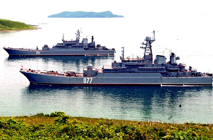 Два десантных корабля ВМФ России вошли в Средиземноморье