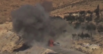 Сирийская ракета разнесла в дребезги автомобиль террористов