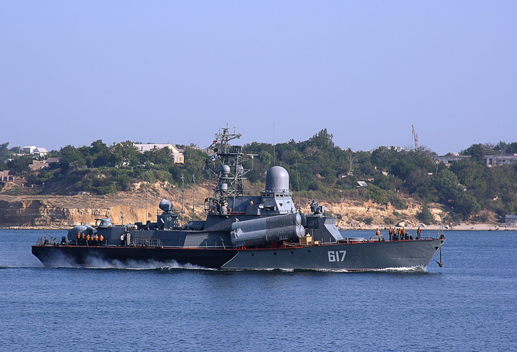 МРК «Мираж» вернулся в Черное море из похода в Средиземноморье