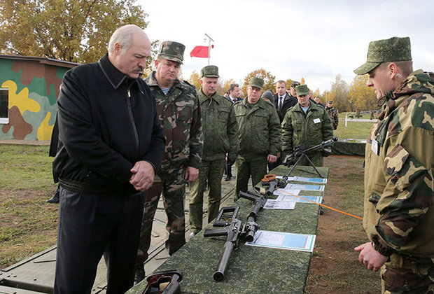 Лукашенко назвал белорусскую армию лучшей в СНГ