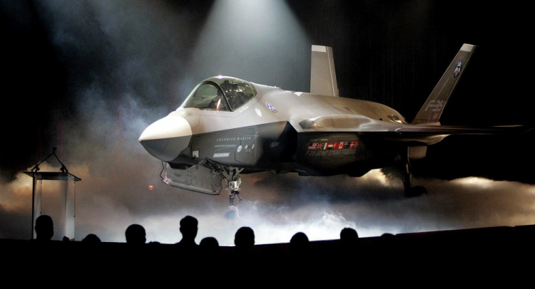 F-35 обречён на провал: американская "птичка" ни на что не способна