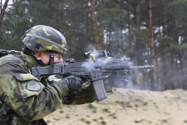 Чешская армия меняет неудачный автомат Bren на его новую версию Bren 2