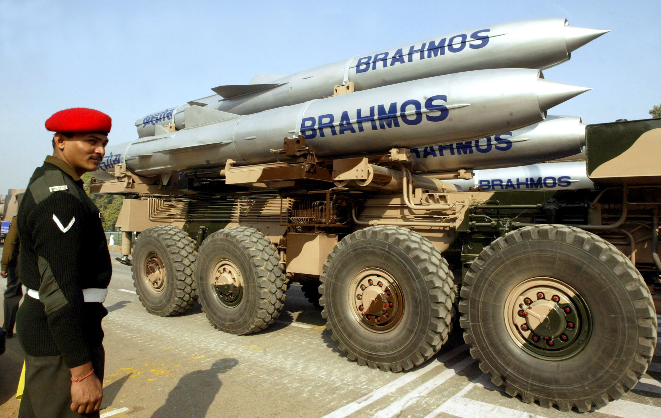 Россия и Индия увеличат дальность ракет BrahMos