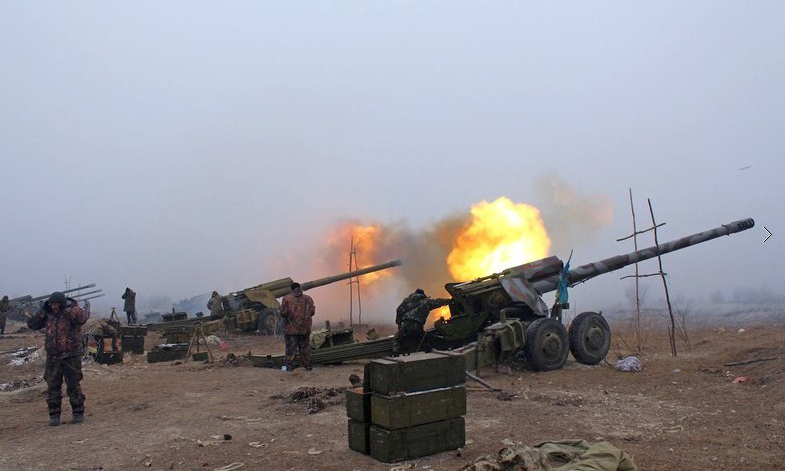 Украинская армия обстреливает пригород Донецка