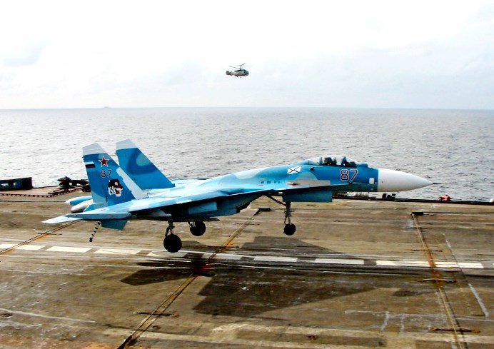 Стали известны подробности крушения Су-33 с борта «Адмирала Кузнецова»