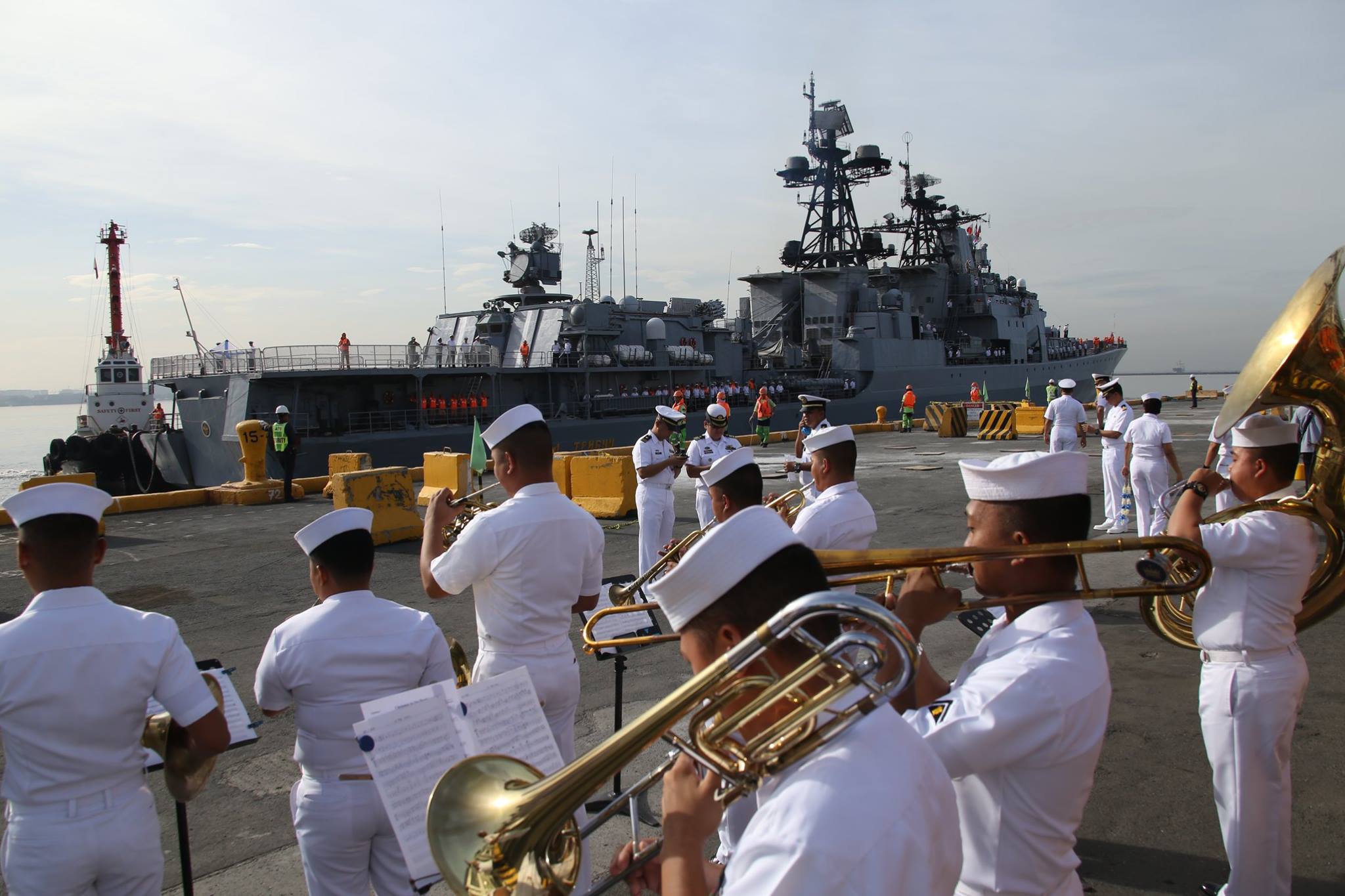 Российские военные корабли прибыли на Филиппины с визитом доброй воли