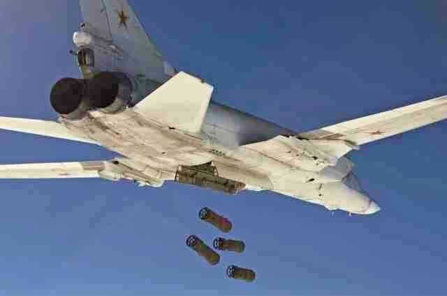 «Стая» бомбардировщиков Ту-22М3 массово нанесла удары в Сирии