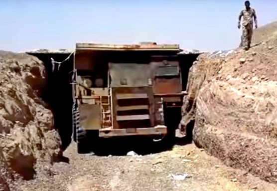 Боевики ИГИЛ превратили гигантский «БелАЗ» в «шахид-мобиль»