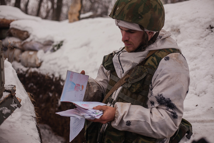 Спасибо, что спасли от ВСУ: дети ДНР пишут письма защитникам Донбасса