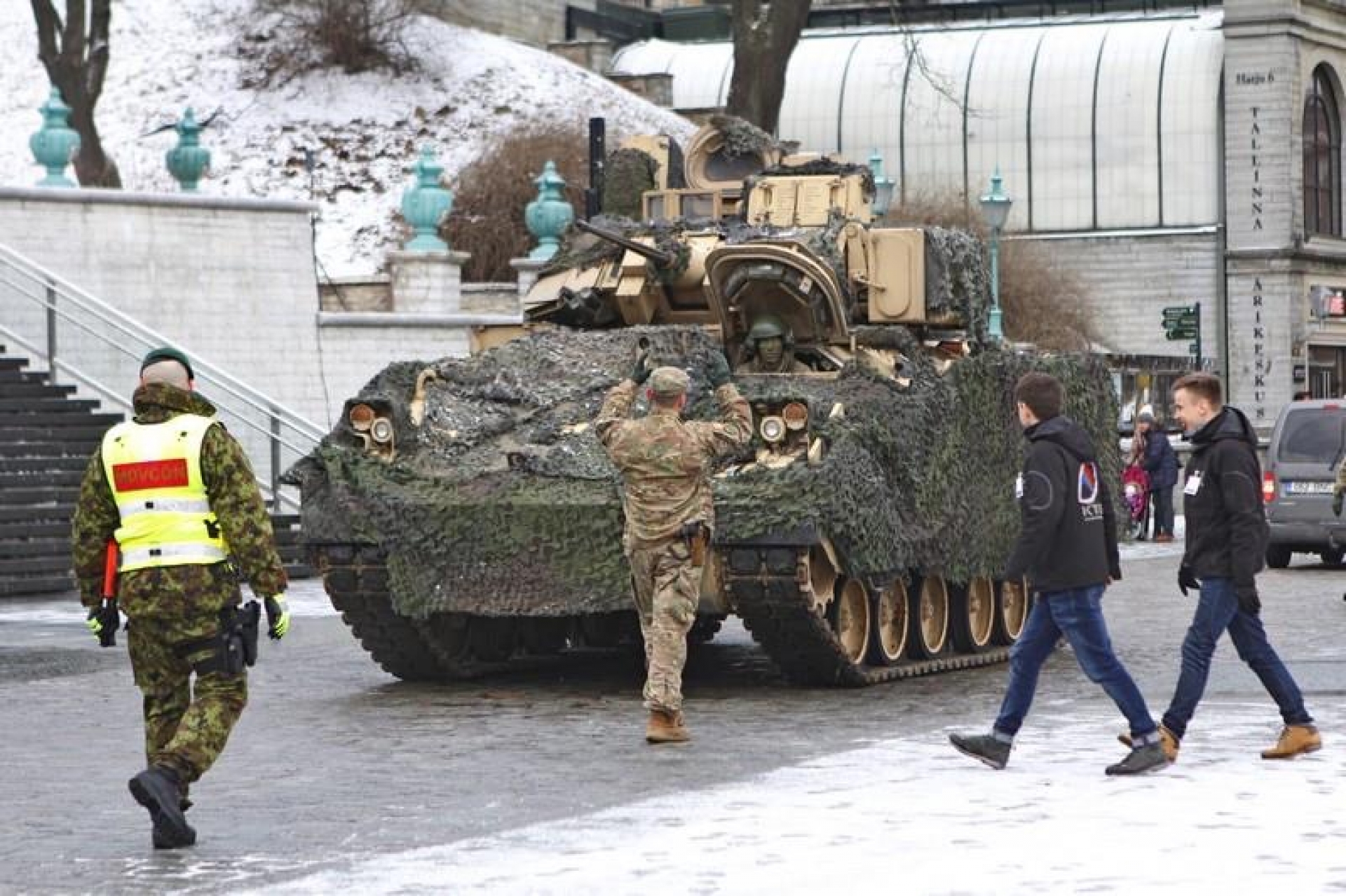 Парад войск НАТО прошёл по эстонской столице