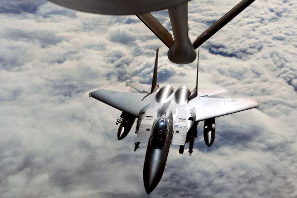 F-15 против Су-35 и J-10: США всеми силами пытаются продлить жизнь «Орлам»