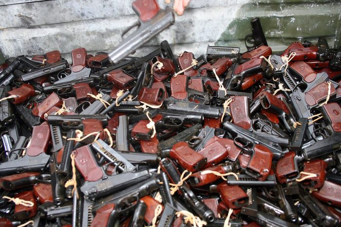 В ВСУ дошли до края: из частей сотнями воруют пистолеты