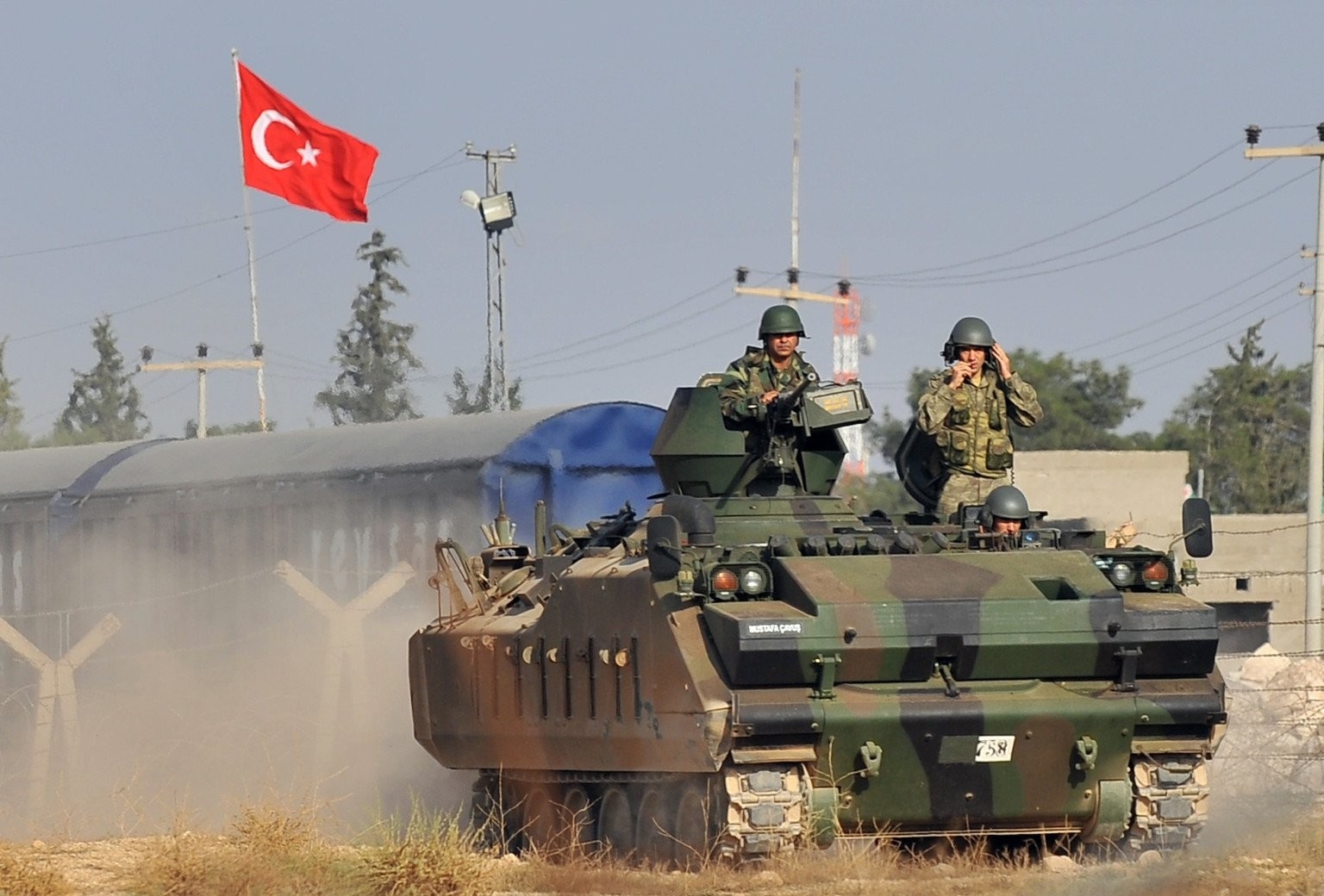 Турецкая армия разгромила проамериканские силы в Сирии