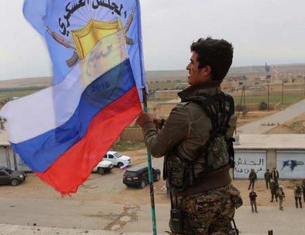 Курды передаут сирийским и российским военным район западнее Менбиджа