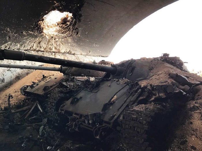 Дым и искорёженный бетон: битва за аэропорт Пальмиры напомнила о Донецке
