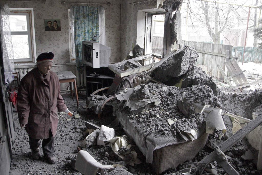 Хроники Донбасса: украинские боевики ведут ночные обстрелы ЛНР и ДНР