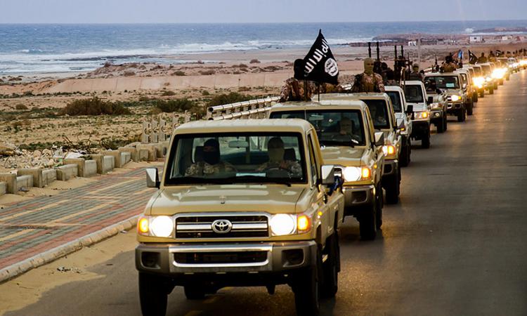 ИГИЛ эвакуирует семьи, боясь прорыва Дамбы Евфрат из-за ударов США