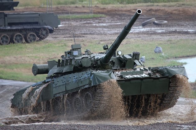 Полицейский разворот на танке Т-80УД поразил пользователей соцсетей
