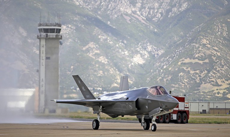 К бою не готов: истребитель F-35 назвали национальной катастрофой