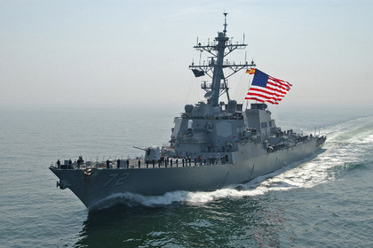Иранский катер напугал эсминец США и заставил изменить курс