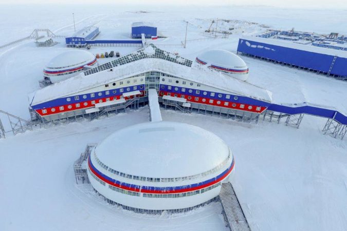 Россия показала военную базу «Арктический трилистник»
