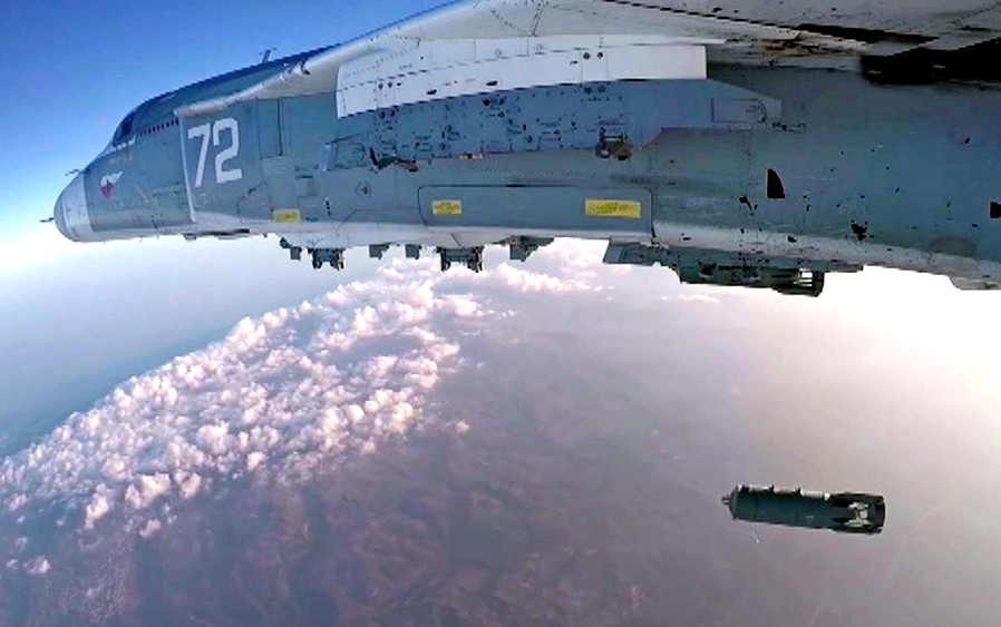 Российский беспилотник снял «похороны» сирийской банды в исполнении Су-24