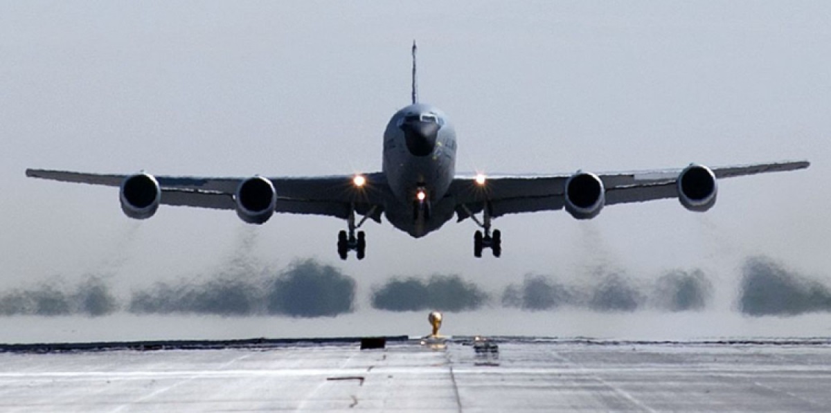 Американский военный самолет провел многочасовую разведку у границ РФ