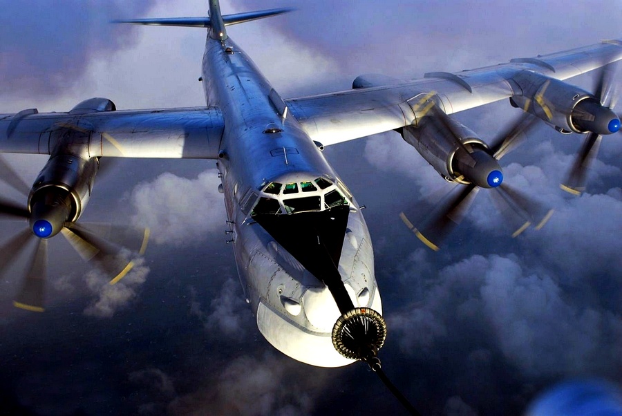 Российские бомбардировщики четвертую ночь летают у берегов Аляски