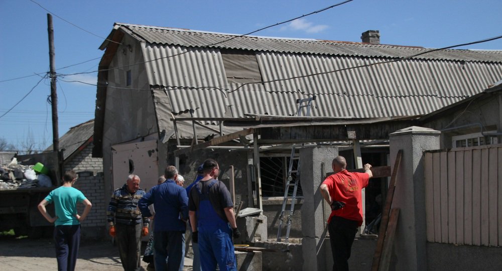 ВСУ обстреляли Стаханов со стороны Попасной, повреждены дома и школа