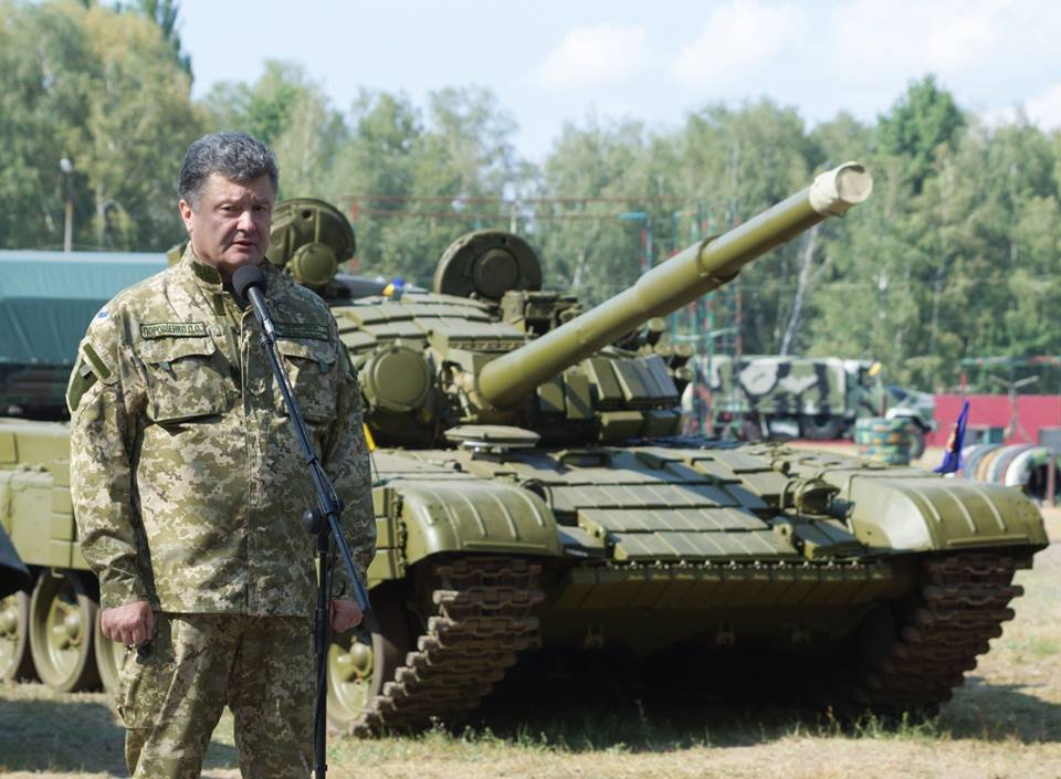 Порошенко направит танки в Донбасс: демагогия или обострение?