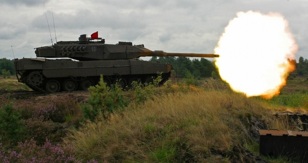 Не летят самолеты, танки не стреляют: армия ФРГ стала жертвой женской руки