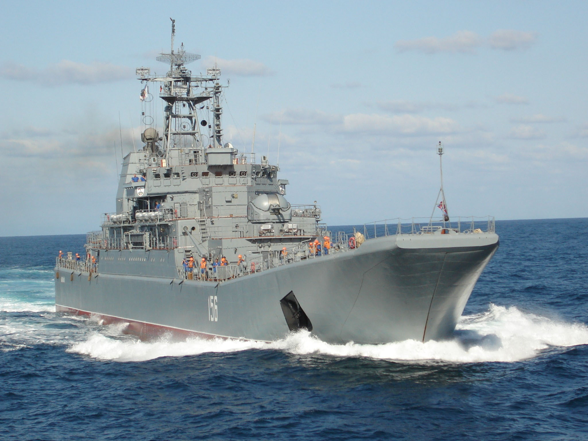 Большой десантный корабль «Ямал» вошел в Средиземное море
