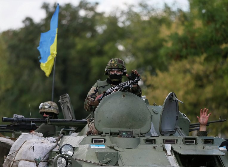 Украинские военные устроили "перфоманс" в Мариуполе