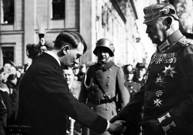 Особая папка: как генералы Рейха хотели убить Гитлера и подружиться с СССР