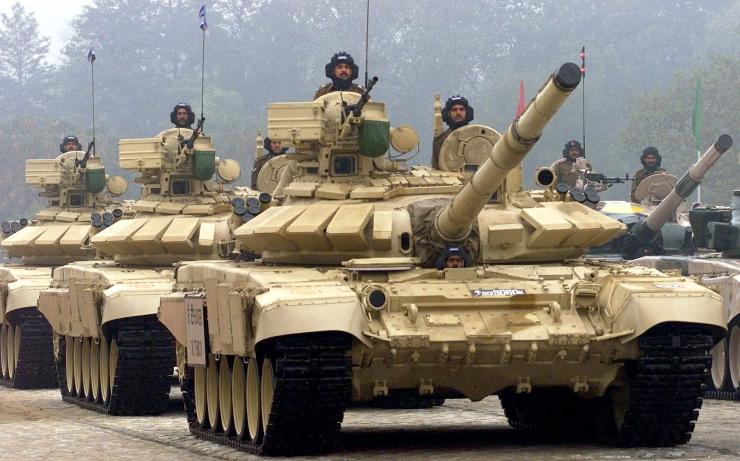 Индийские танки Т-90С "Бишма" "сразятся" с российскими Т-72Б3
