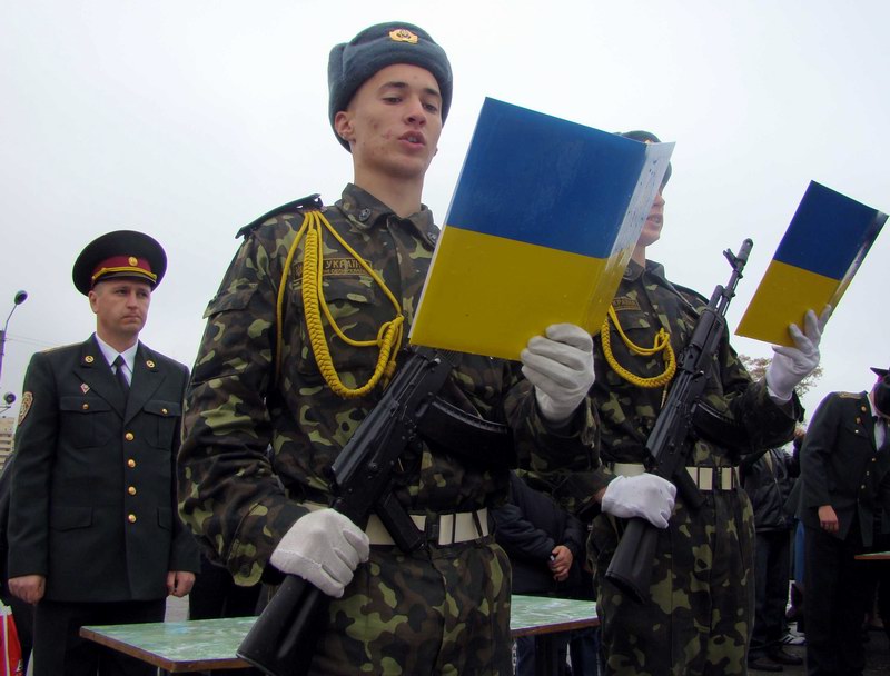 Украина набрала тысячи молодых контрактников на службу в ВСУ