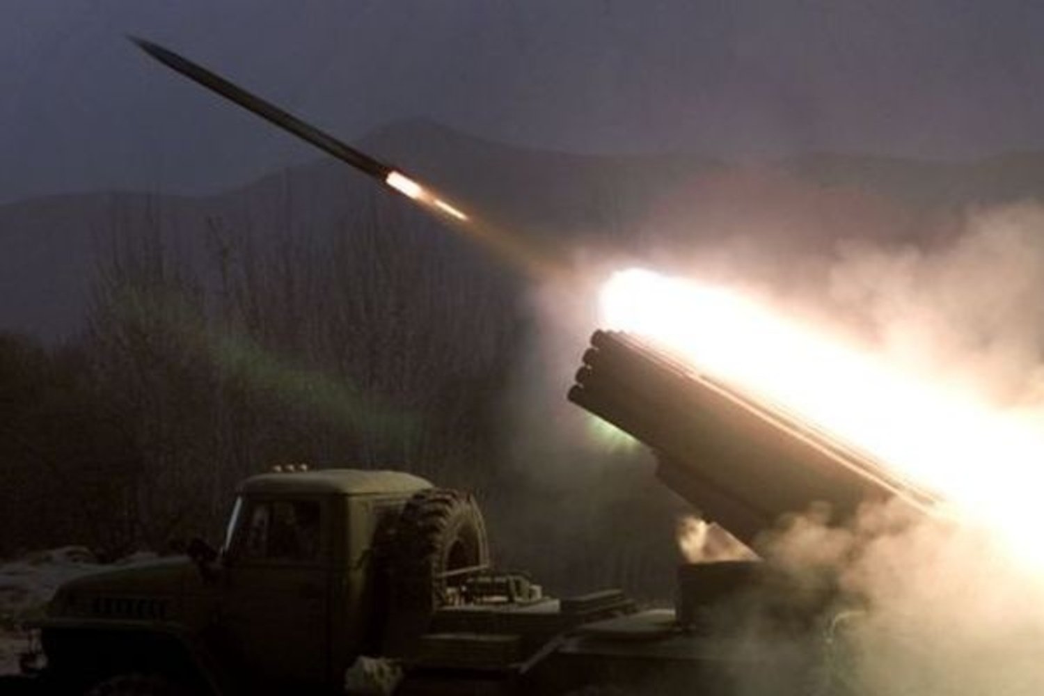 «Грады», артиллерия и минометы: Донбасс сотрясают удары ВСУ