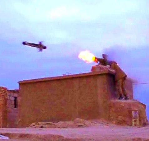 Боевики в Сирии засняли, как ракета ПТРК догнала бензовоз армии Асада
