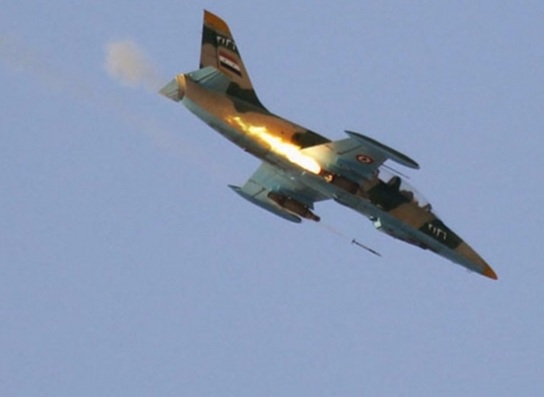 Выжженная техника и десятки трупов: авиация Асада бомбит колонну боевиков
