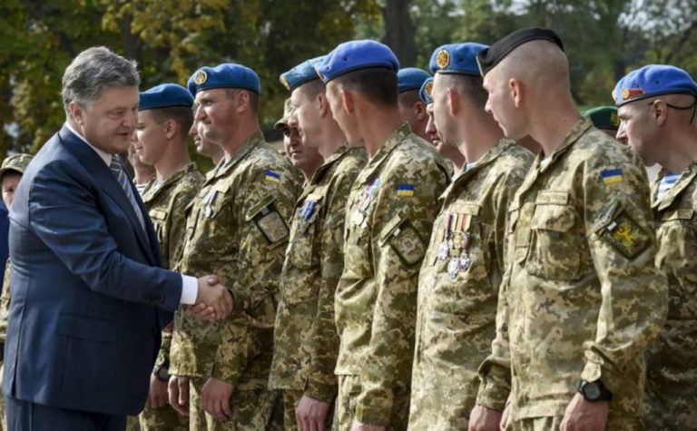 Порошенко «реинтегрирует» Донбасс - на Украине введут военное положение