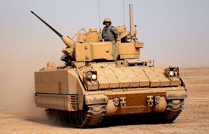 Американская БМП Bradley: танк на колесах или черепаха на гусеницах