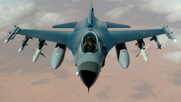 Зачем польский F-16 «околачивался» вокруг самолёта Шойгу