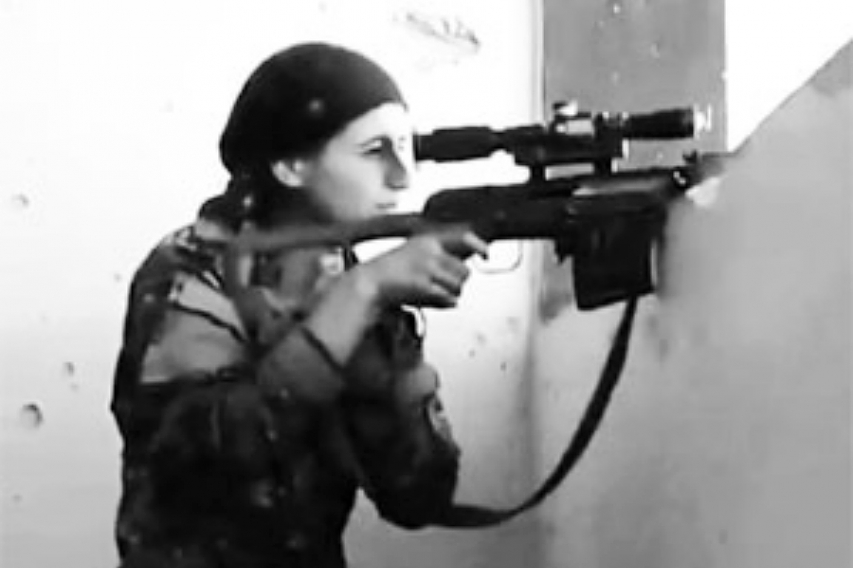 Обнародовано видео снайперской дуэли в Ракке с участием женщины