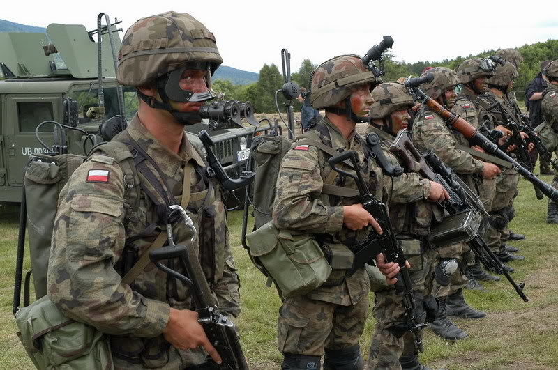 Русские идут: сильнейшая армия Восточной Европы молит США о спасении