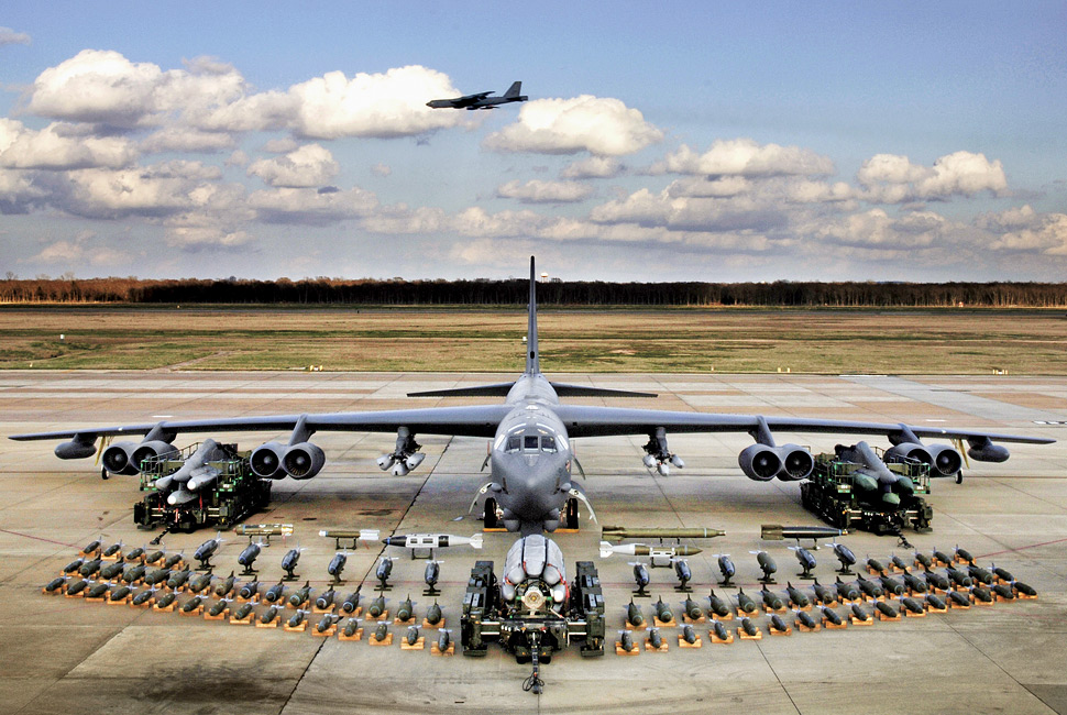 США перебросили бомбардировщики B-52 на учения НАТО у границ России
